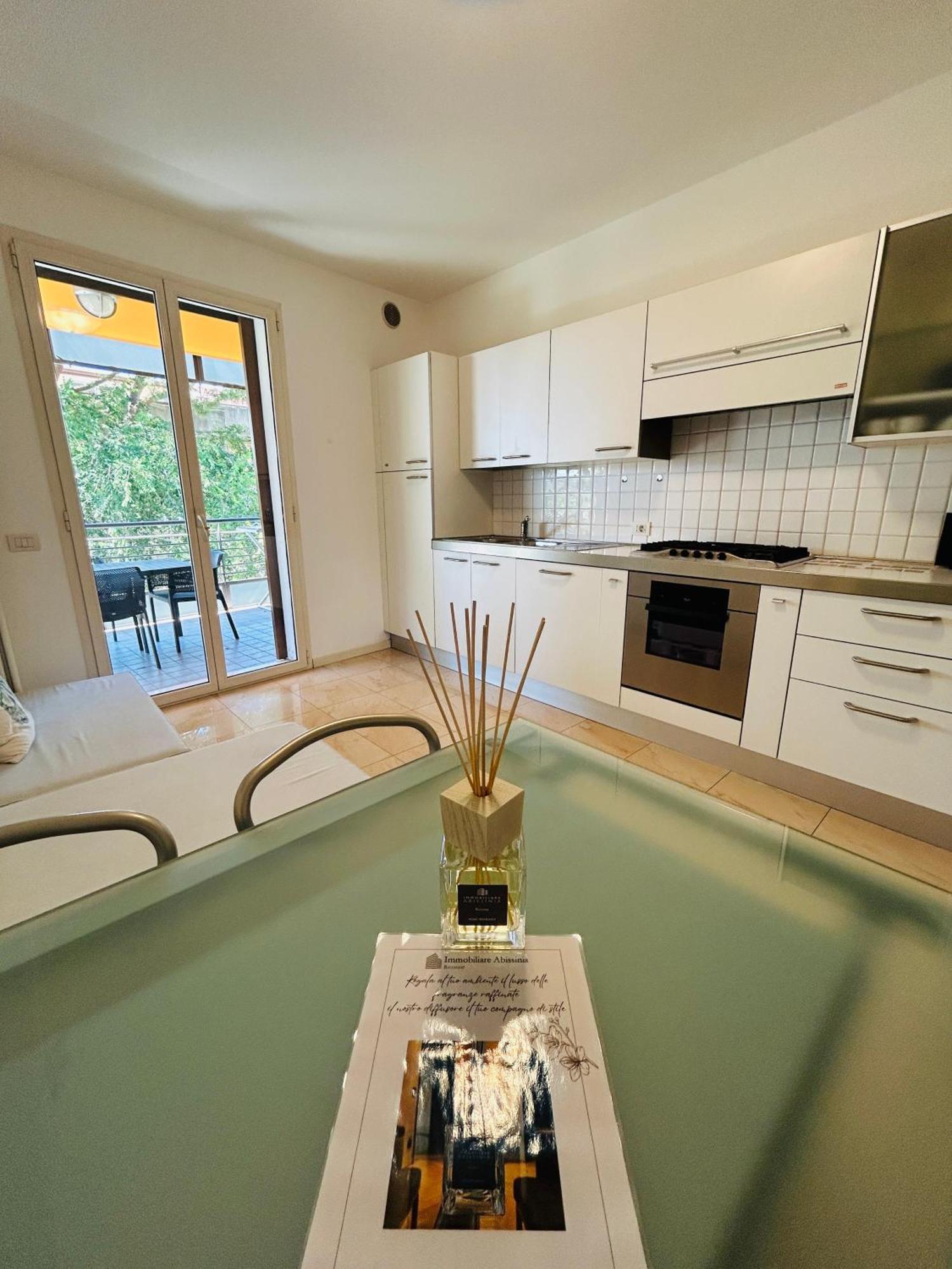 Damiano Chiesa Flexrent - Abissinia Apartman Riccione Kültér fotó